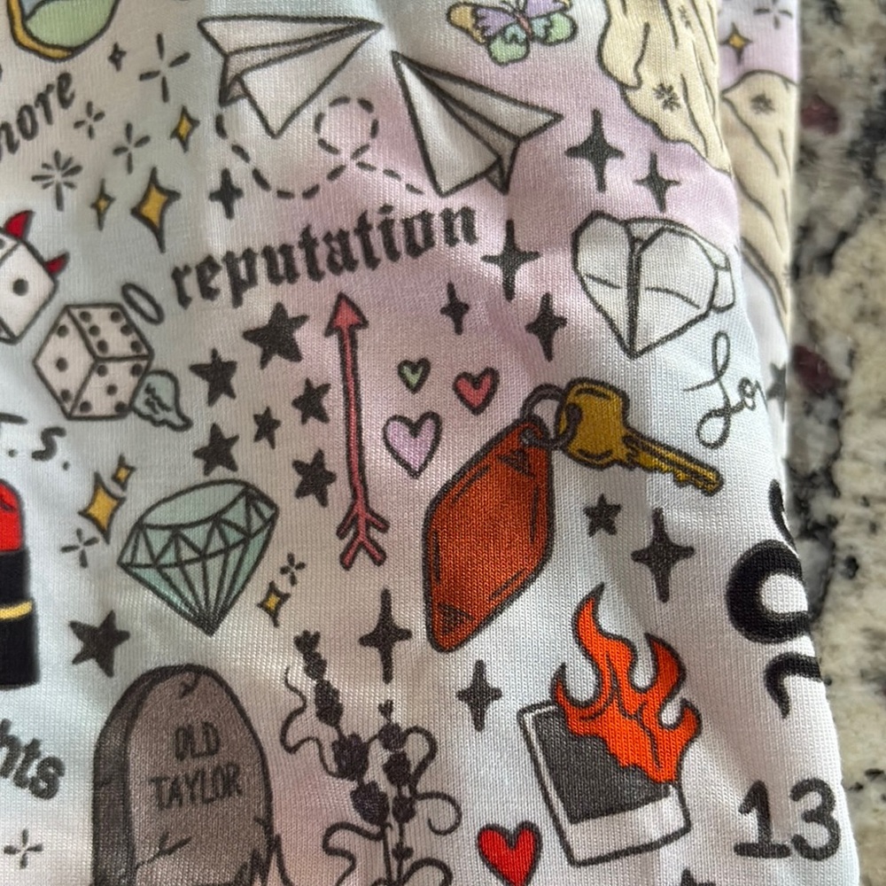 Little Snuggles Taylor Swift PJ Set - Picture 4 of 15